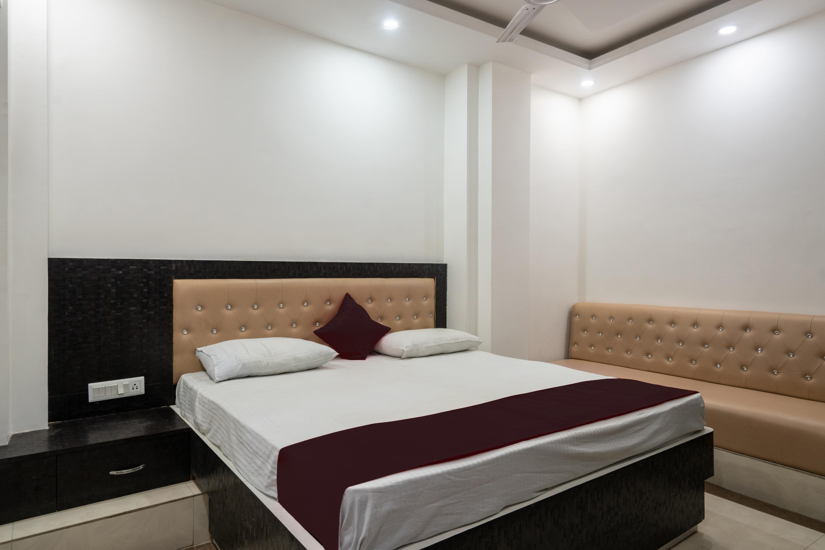 Nova Inn - Tap to explore photos