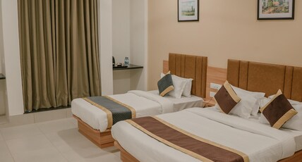 SHREE LEUVA PATEL SAMAJ ATITHI BHAVAN SOMNATH Room Type - 3 Bedded Family AC Room