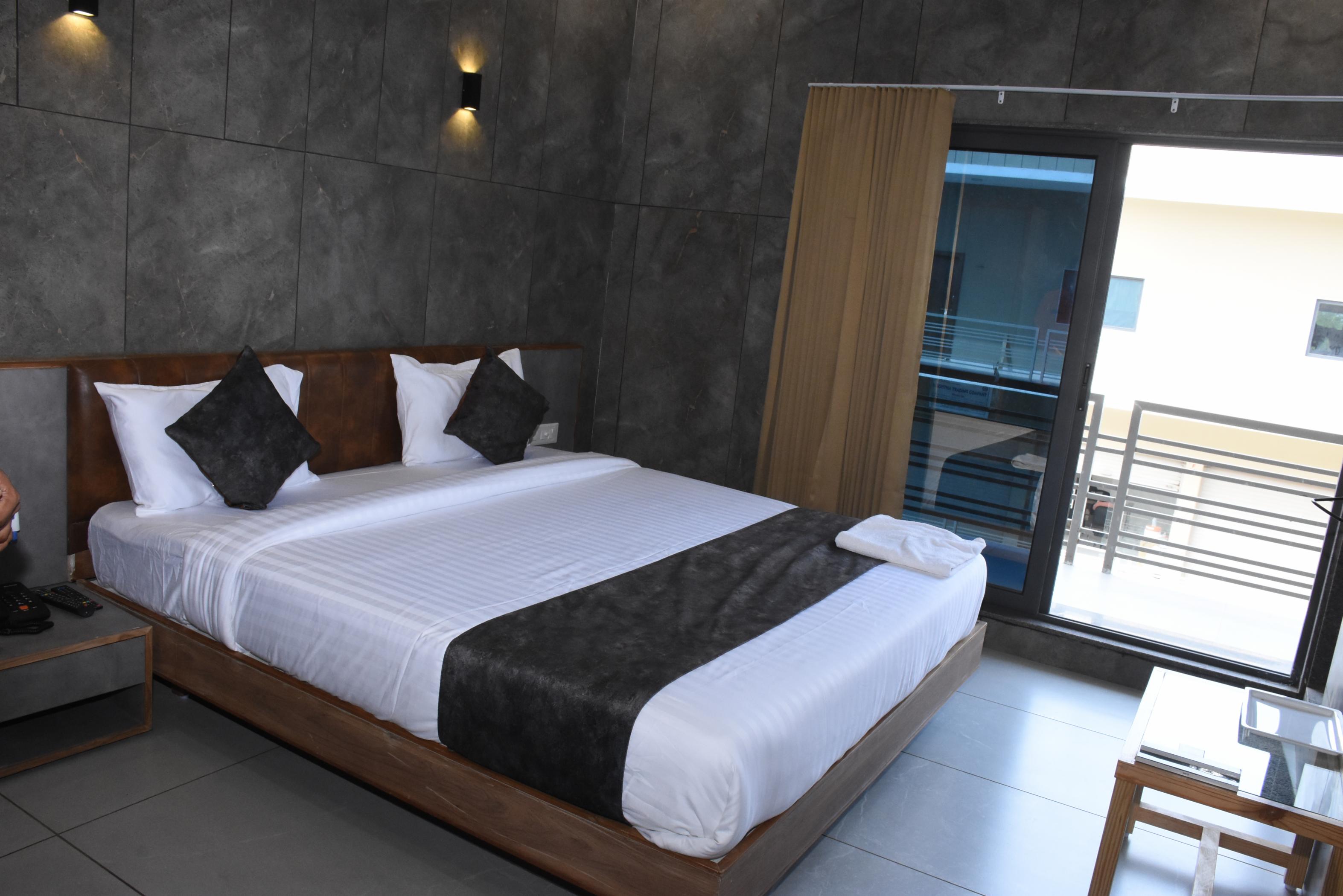 HOTELSILVERCOIN Room Type - DELUX ROOM