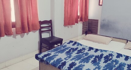 PALACE HOTEL Room Type - Budget Non-AC Room (Double-Bed)