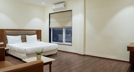THE AMBER HOTEL Room Type - PREMIUM KING ROOM