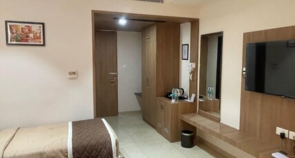 HOTEL VAHINI GRAND Room Type - Premium Plus AC