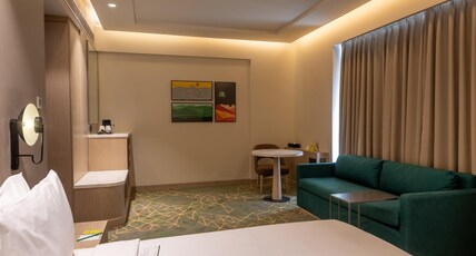 Holiday Inn Katra Vaishno Devi Room Type - 1 King Premium