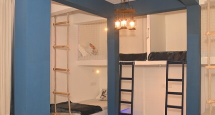 The Voyage - Cafe Hostel CoWork Room Type - Deluxe 8 bed mixed dorm ensuite