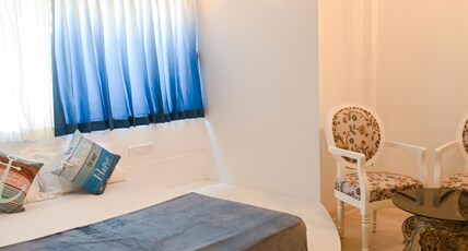 The Voyage - Cafe Hostel CoWork Room Type - Deluxe superior double bed private room