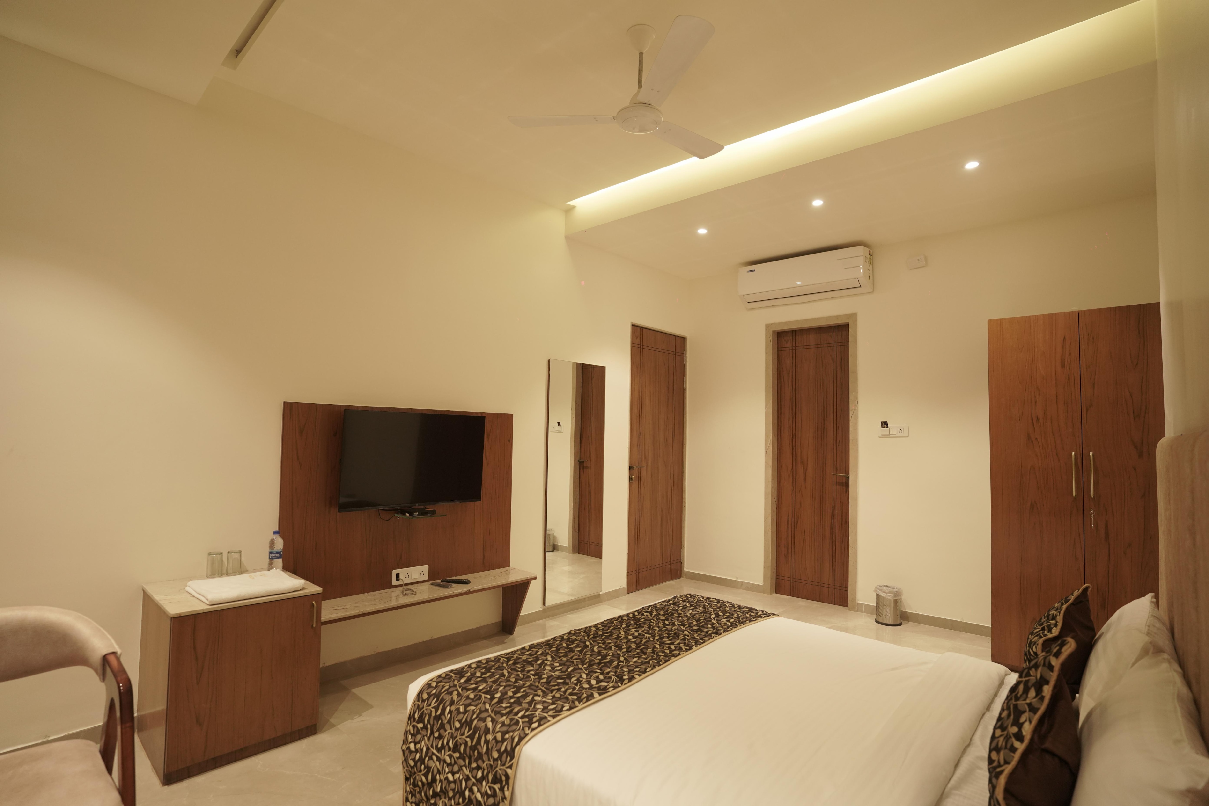 HOTEL CITY CROWN GONDIA - Tap to explore photos