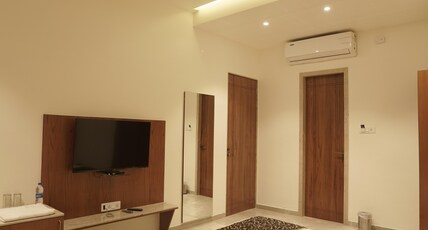 HOTEL CITY CROWN GONDIA Room Type - Deluxe View