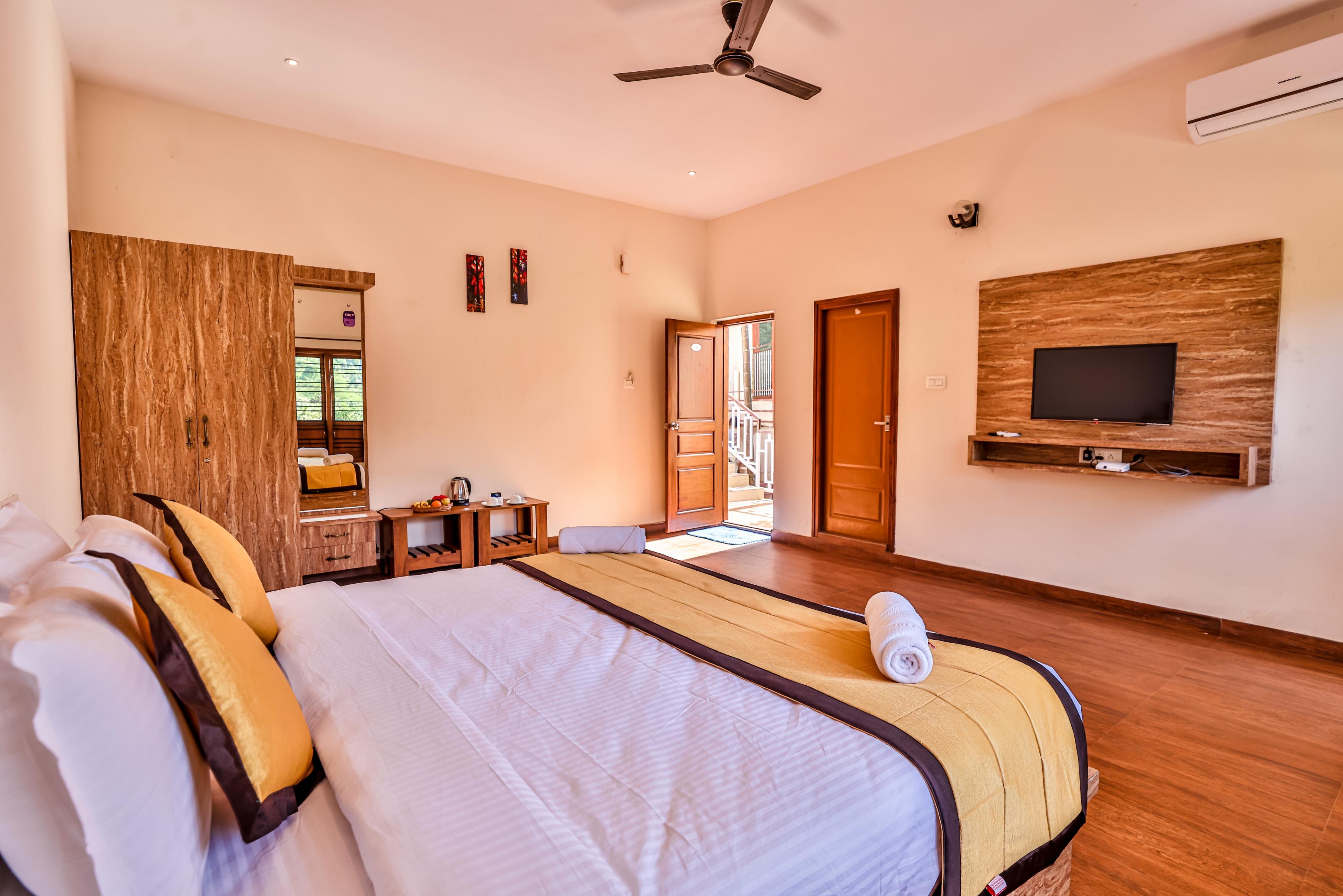Hill Crest Resort - Coorg Room Type - Deluxe Room With  Balcony