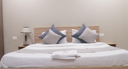 Staybia Hotels & Service Apartment Room Type - Deluxe Room with Pantry Area