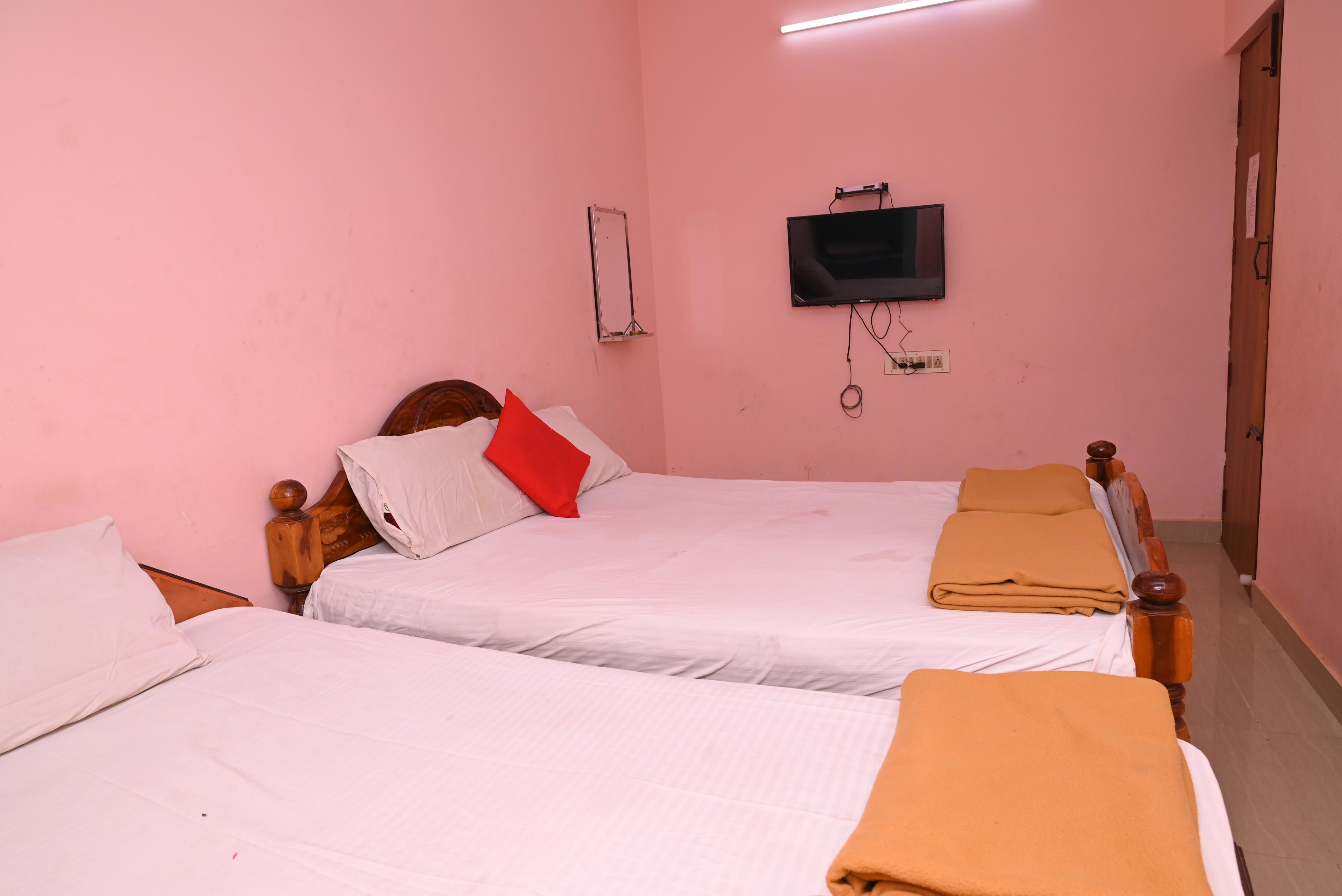 Sri Maruti Inn - Tap to explore photos
