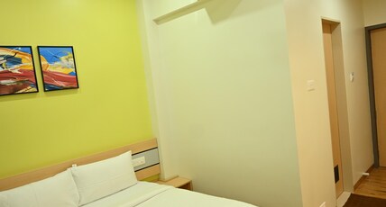 Hotel City Centre Room Type - Deluxe Queen