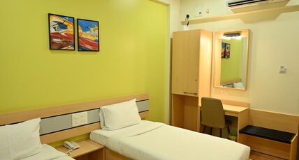 Hotel City Centre Room Type - Deluxe Twin