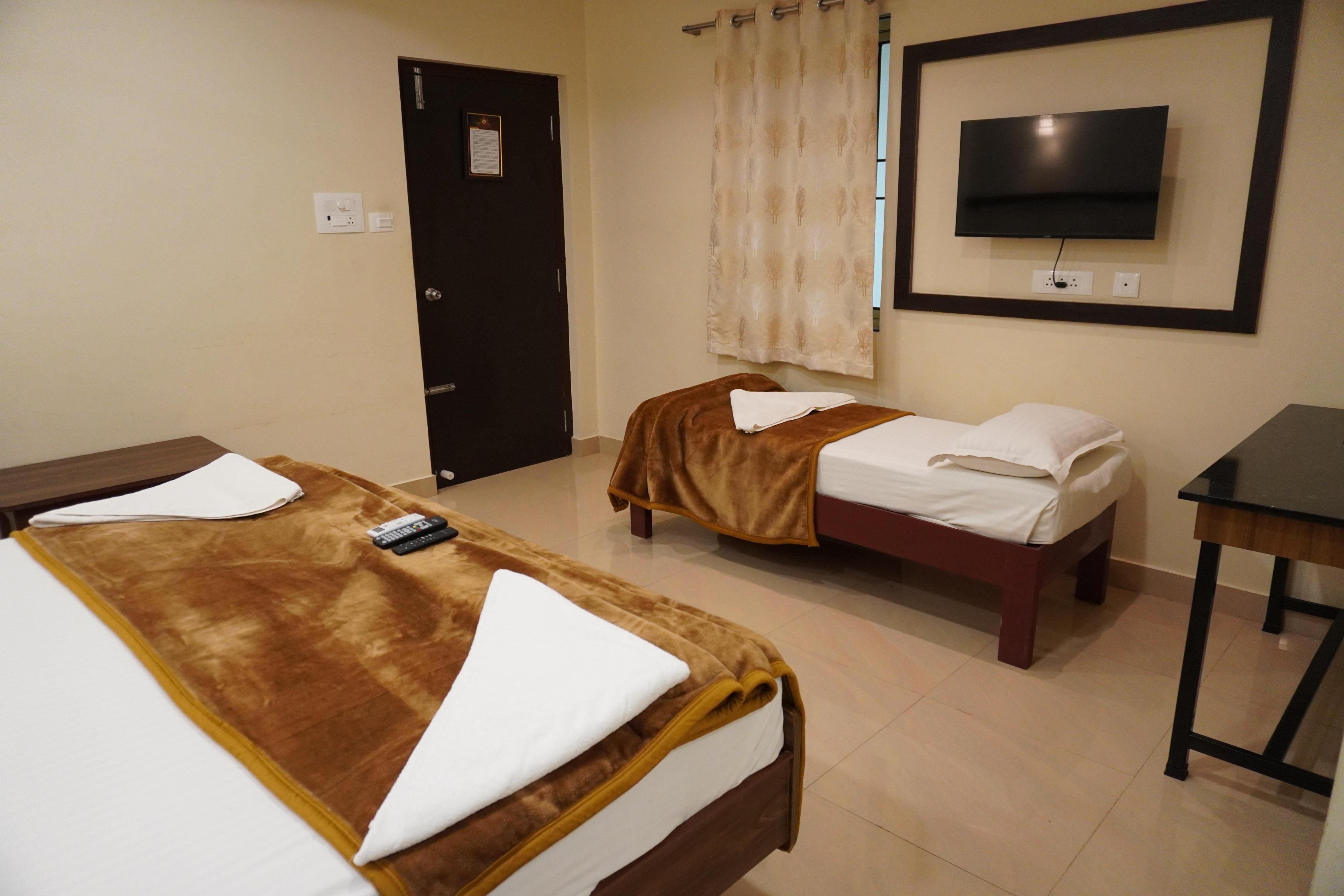 Hotel VR GRAND IN Room Type - Mini Family Ac Room