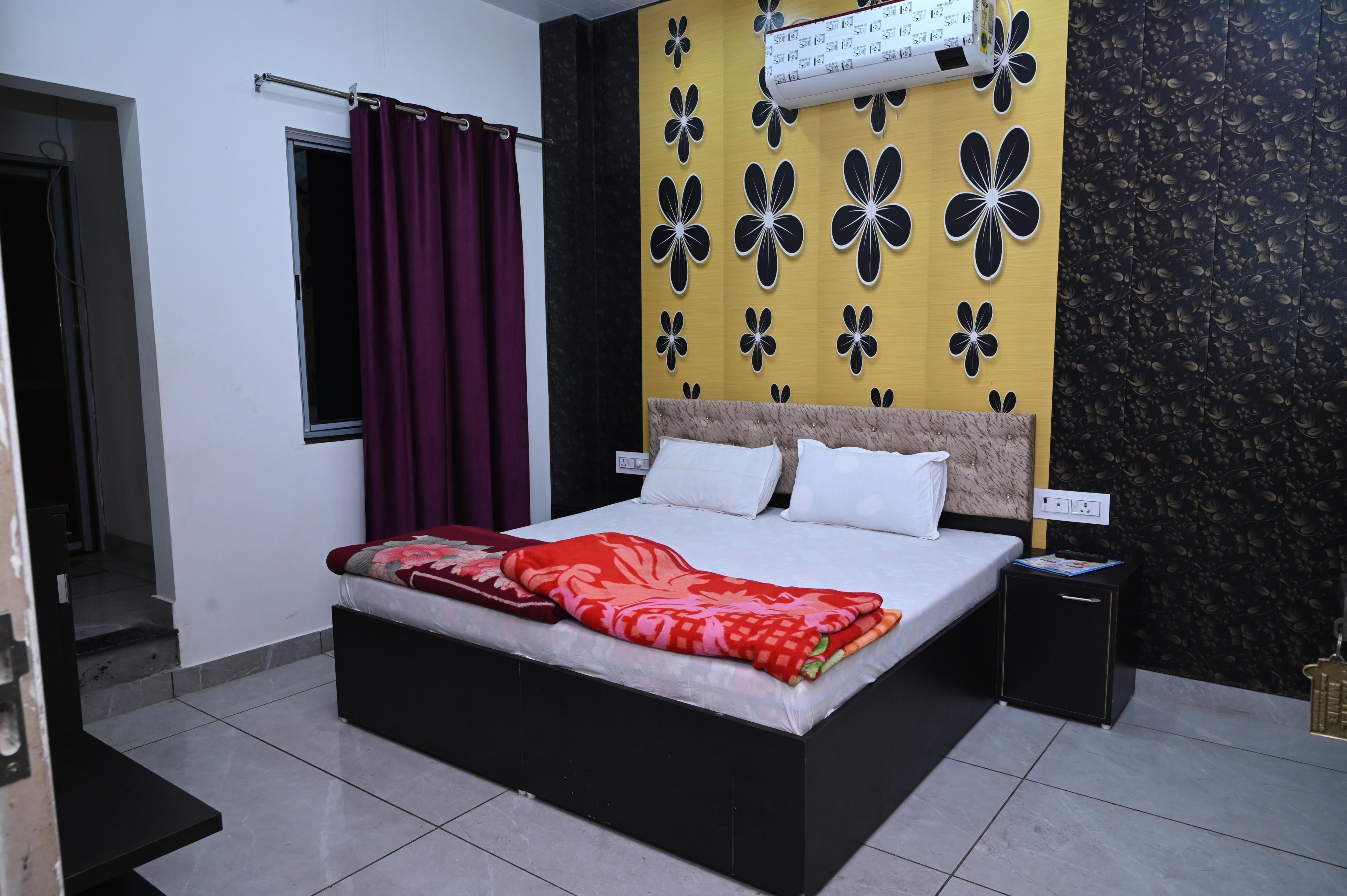 MMB HOTEL Room Type - Deluxe Room