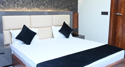 Metro Hotel and Restaurant Room Type - Deluxe Room