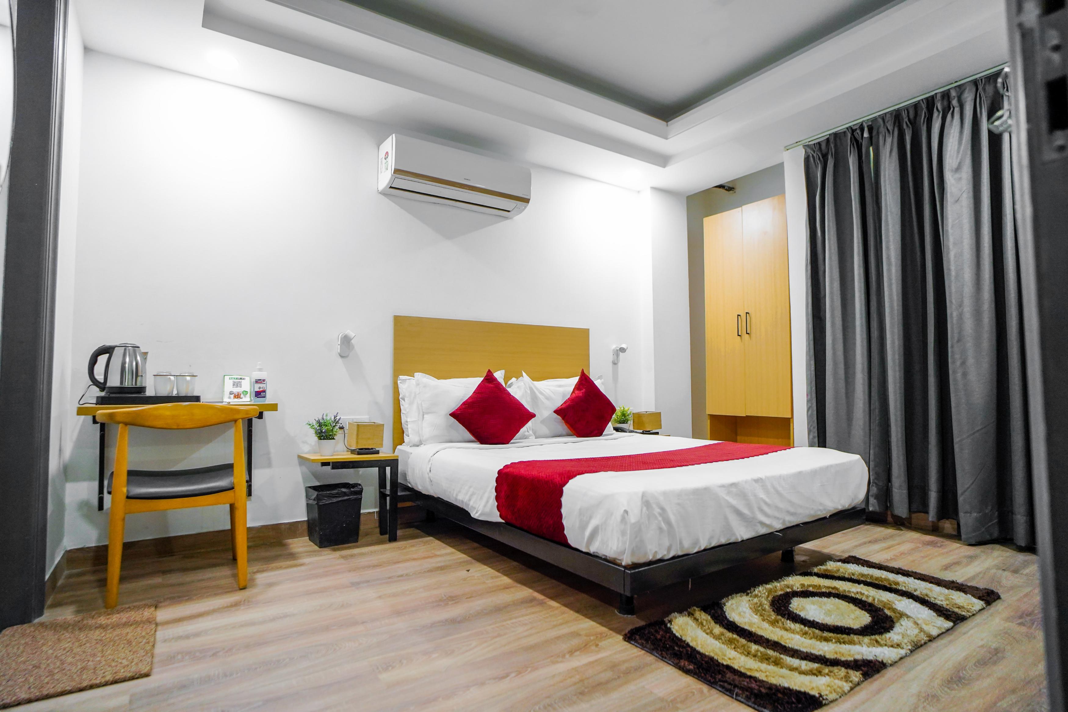 Saltstayz Express - Golf Course Road & DLF Phase-1 - Tap to explore photos