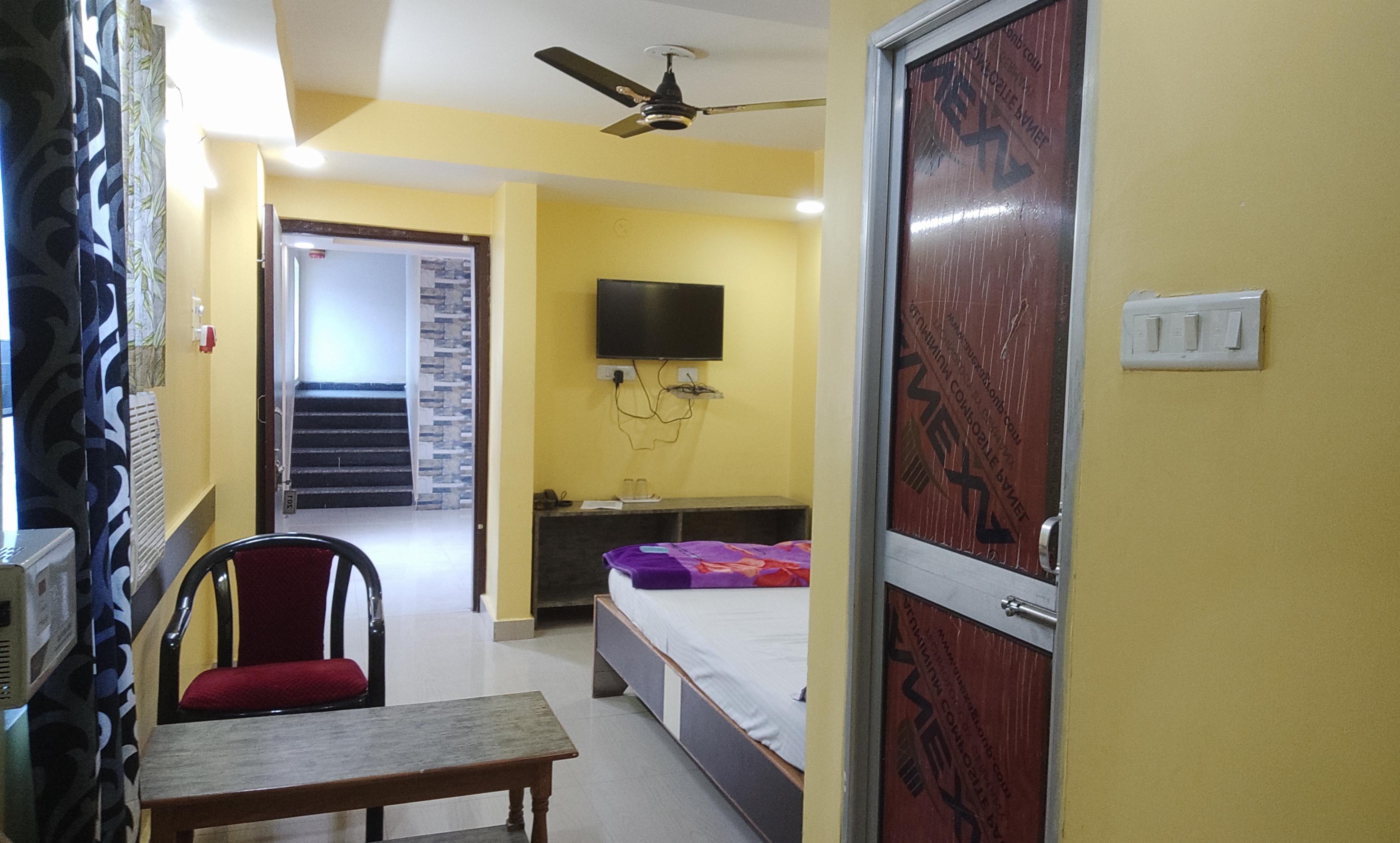 HOTEL VAISHALI INN - Tap to explore photos