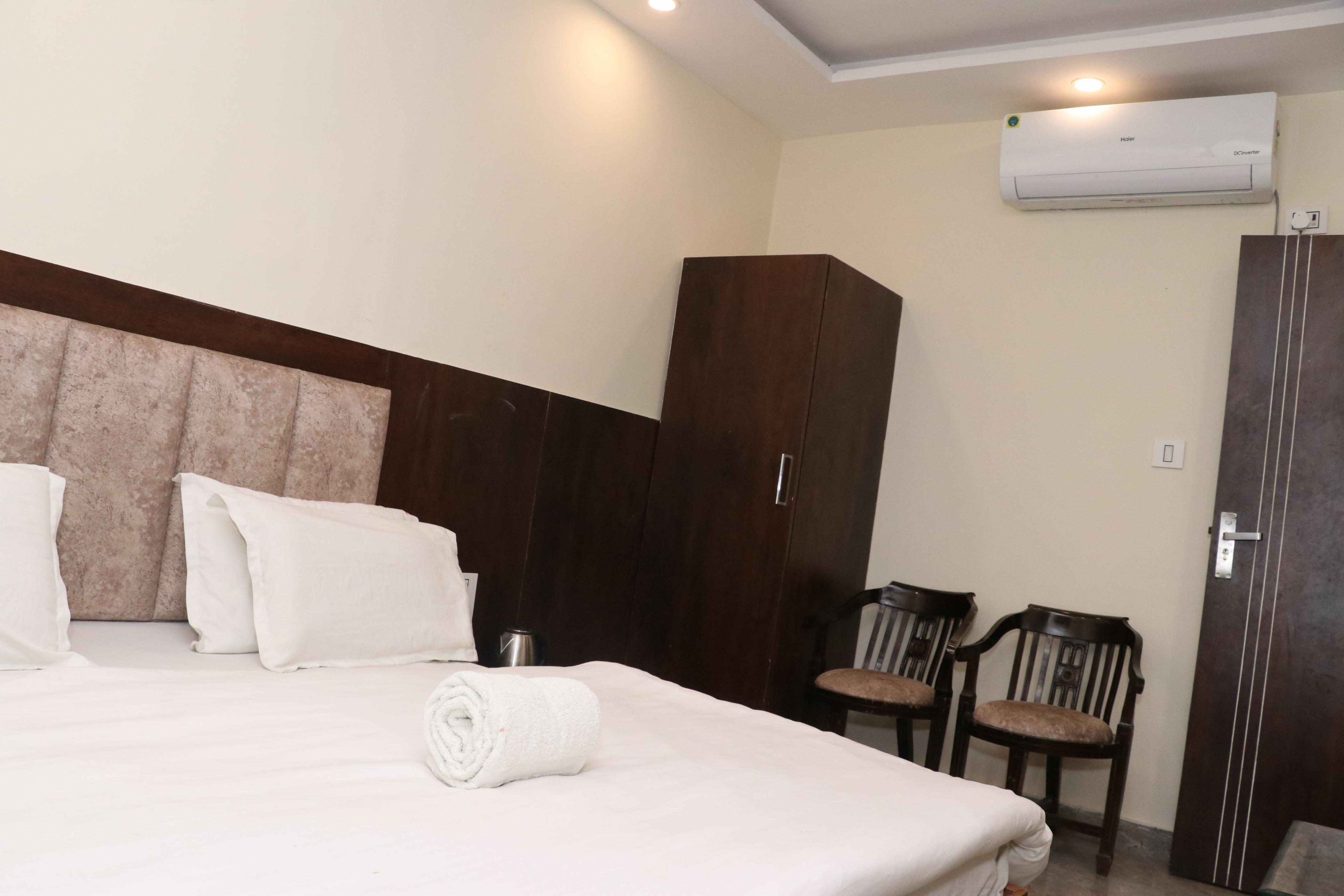 Hotel Aksh - Tap to explore photos