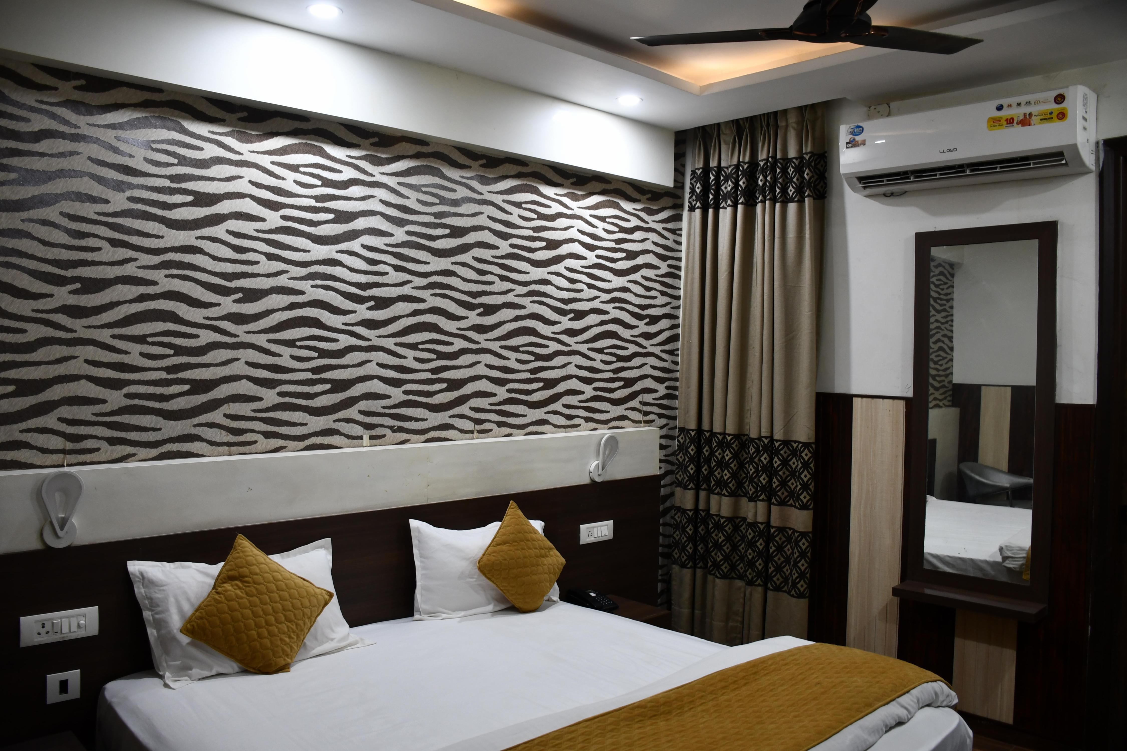 HOTEL ROYAL COMFORT INN Room Type - Deluxe Room