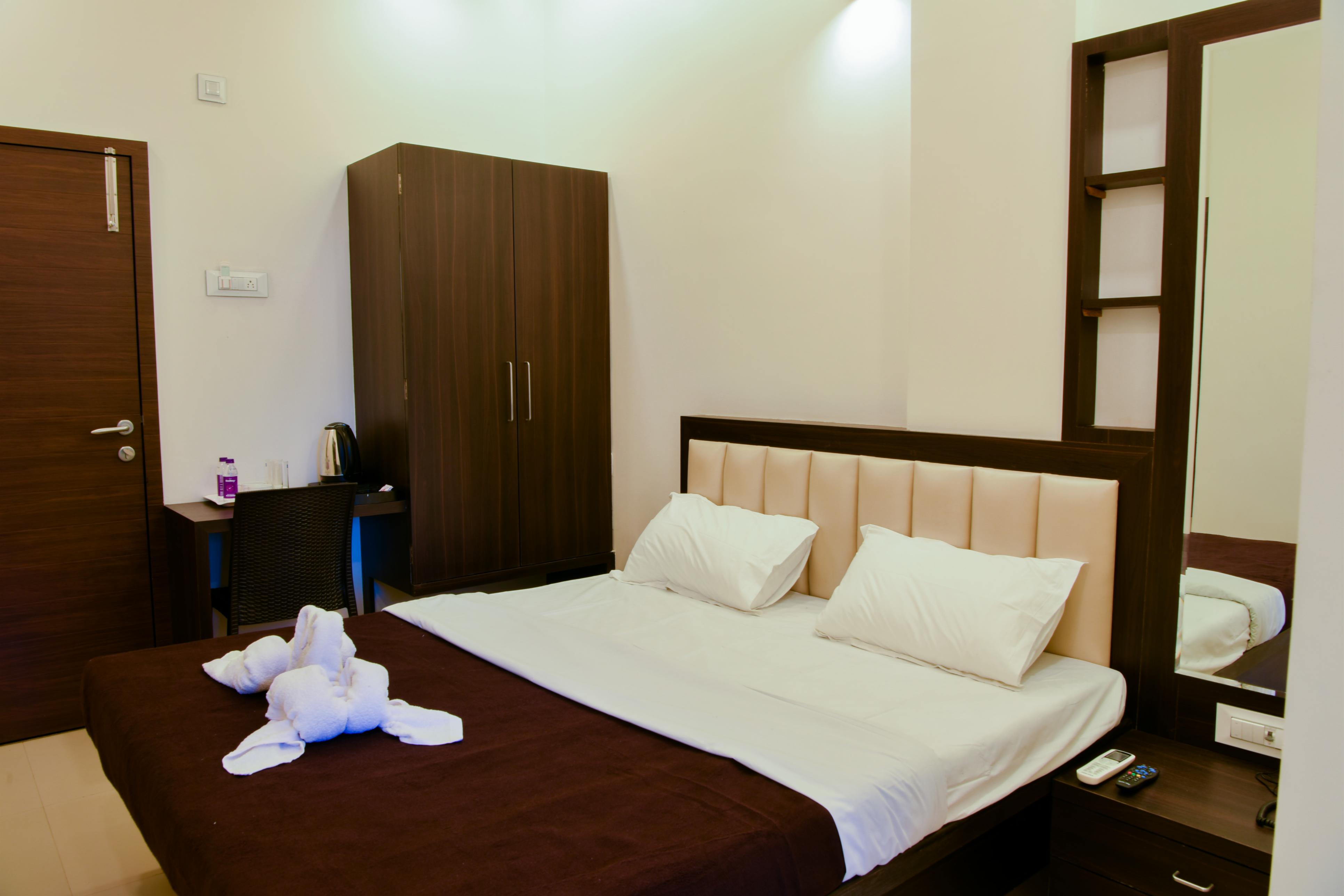 MALVANS AISHWARYA Room Type - Deluxe Ac Double bed room