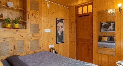 Whoopers Boutique Kasol | Near Mall Road Kasol Room Type - Deluxe King room