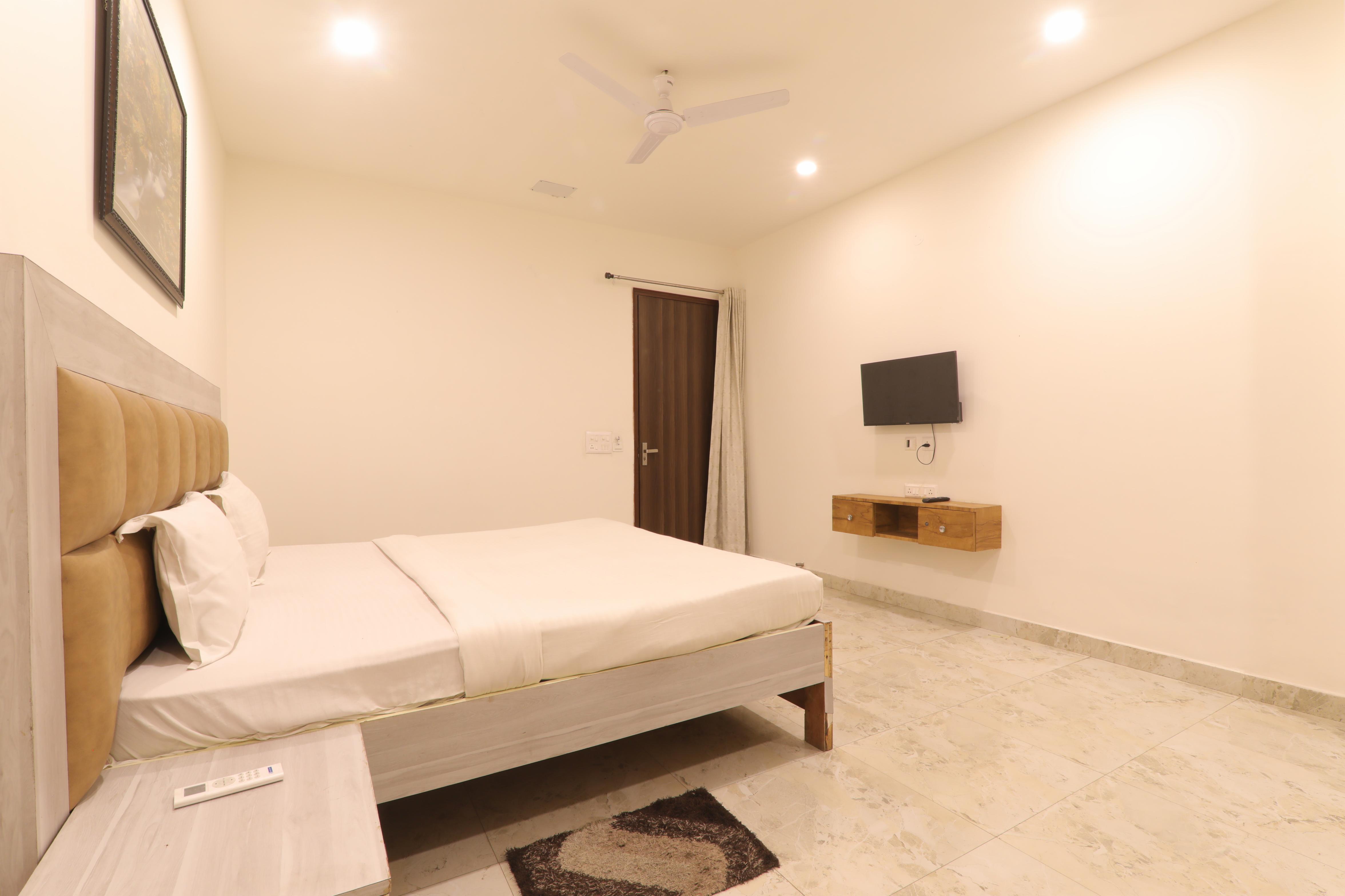 Ragas Staycation Room Type - Deluxe Room