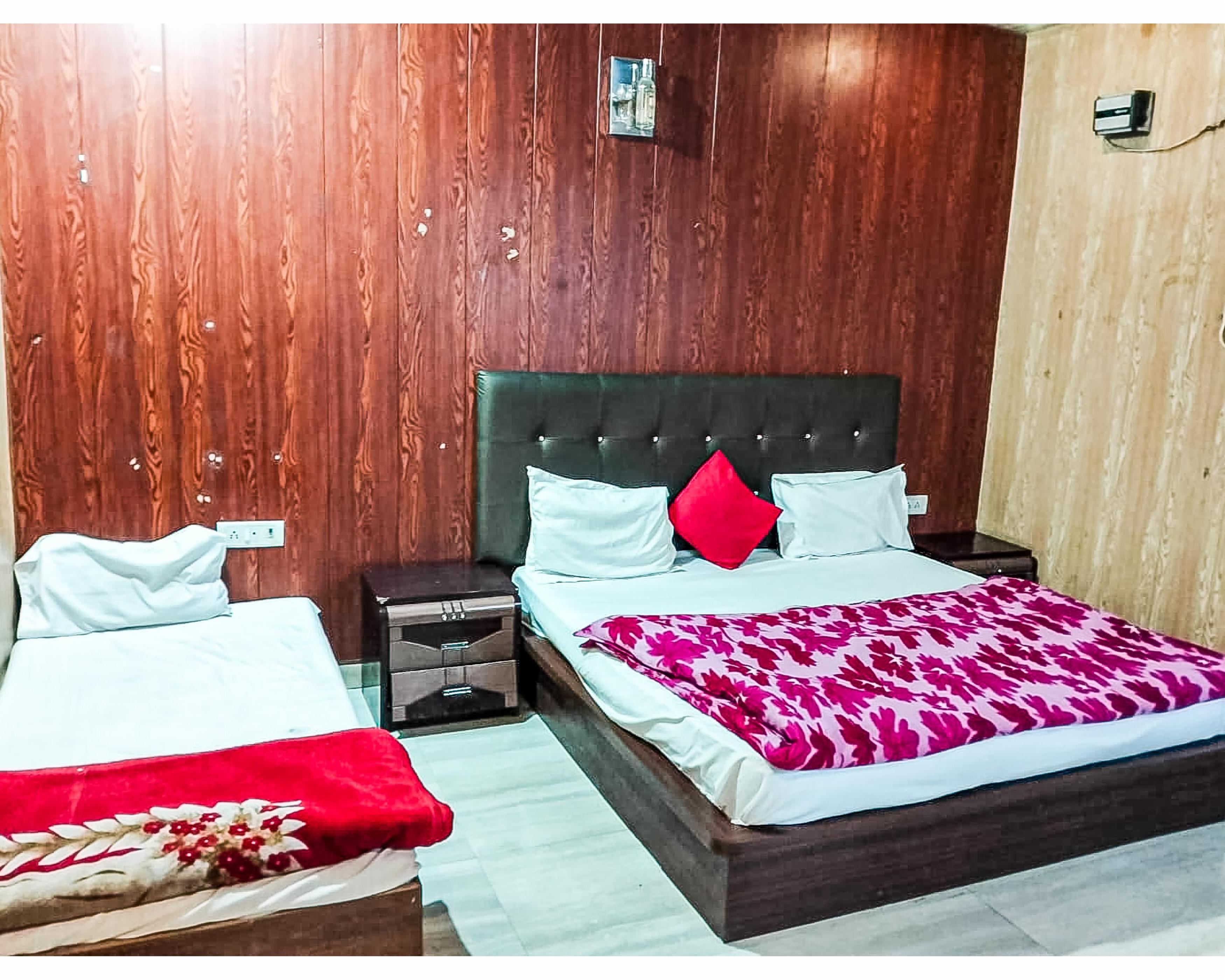 Queen Palace Room Type - Standard AC Room