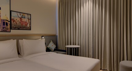 7 Apple Hotel Pratap Nagar Room Type - Deluxe Twin Bed Room