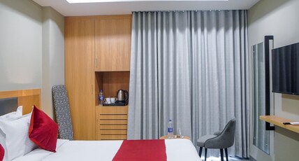 Saltstayz Select - Golf Course Road & Sector 57 Room Type - Standard Room