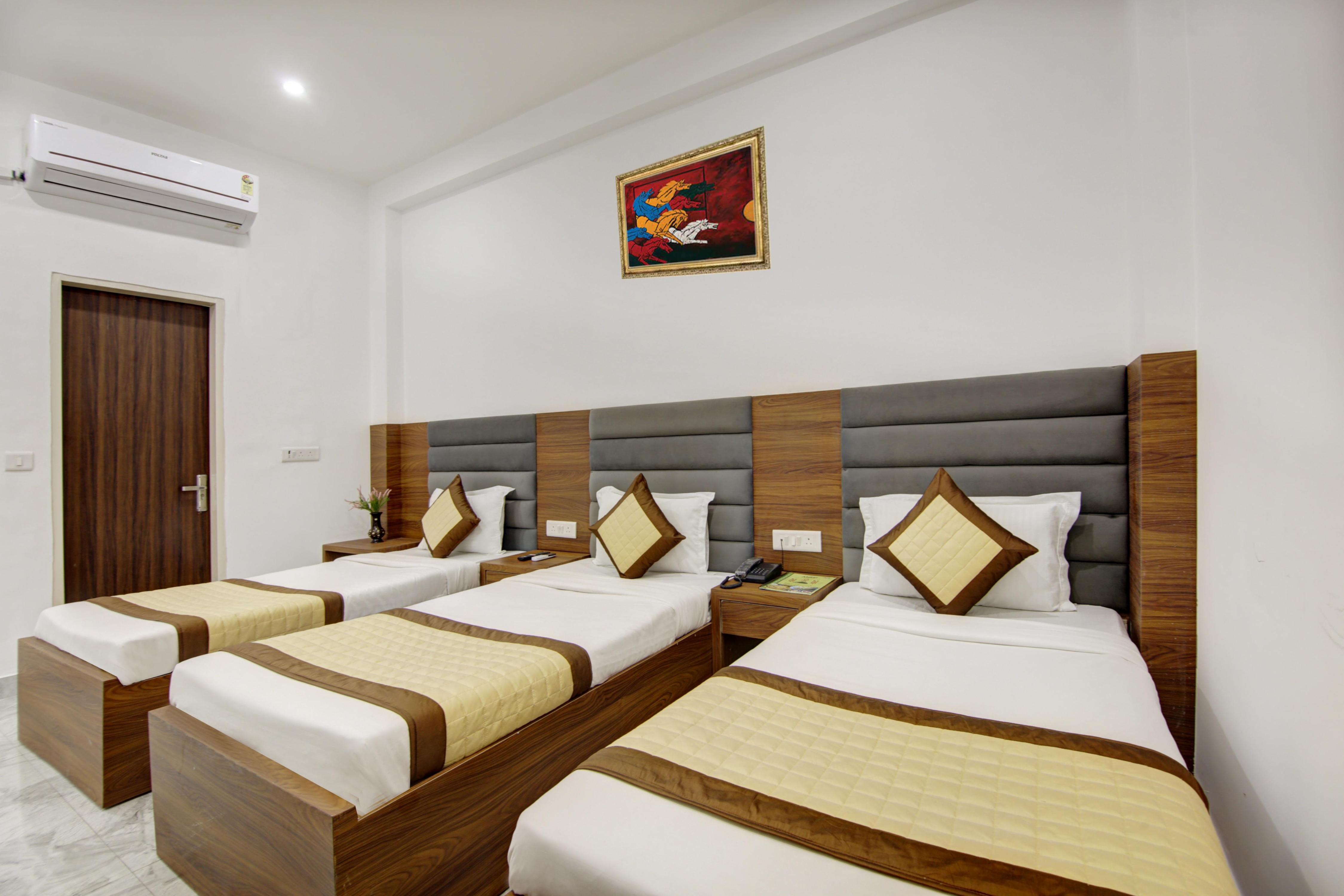 Hotel SB Inn @ New Delhi Railway Station - Tap to explore photos