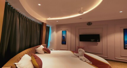 Hotel Kingdom Surat Room Type - Deluxe Room