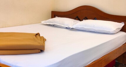 ROYAL CASTLE Farm Stay Resort Room Type - Couple Room AC