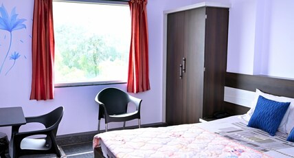 Anyhour Stay Room Type - Luxury Queen Room