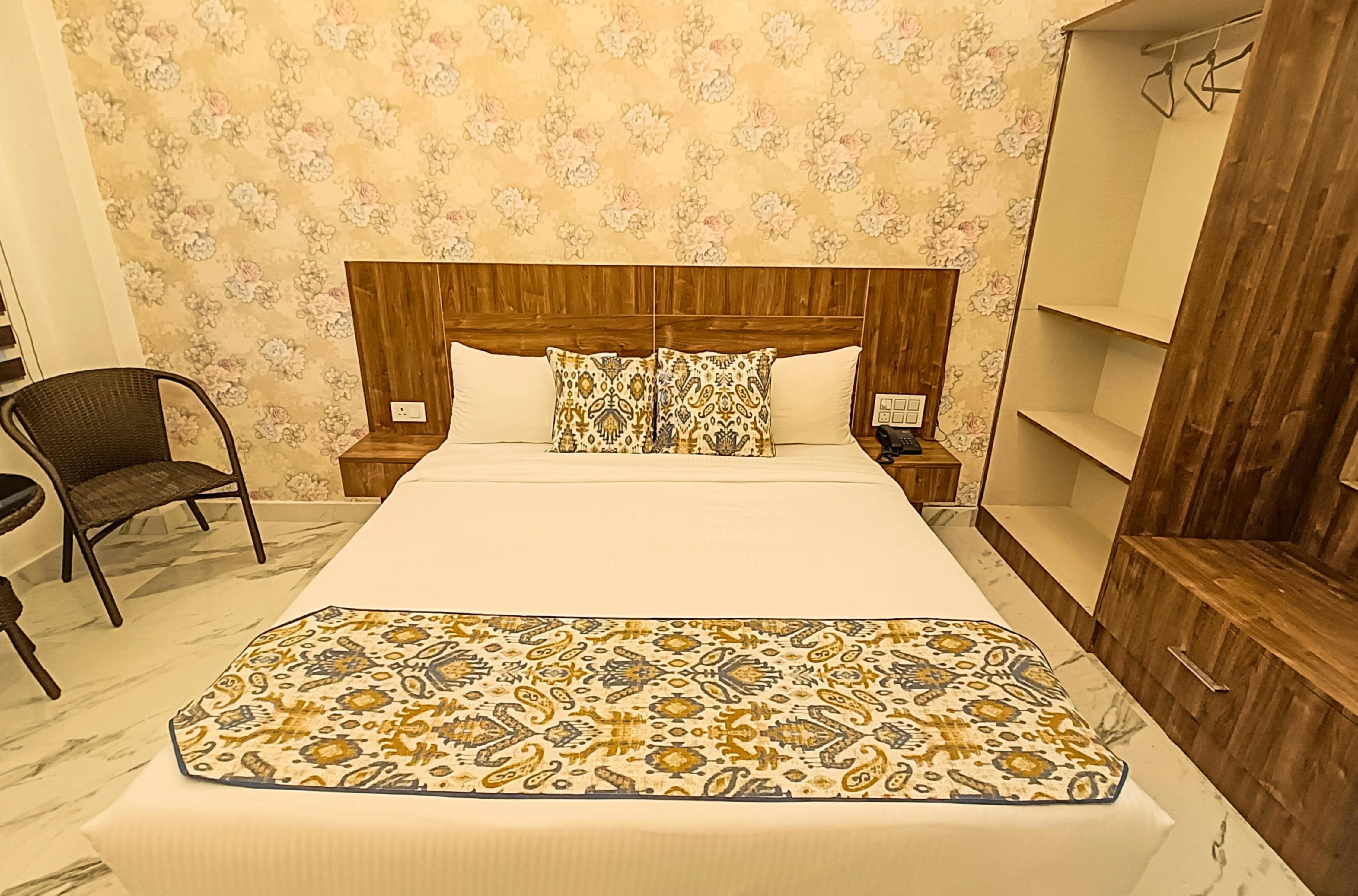 Hotel Cloud Inn - Tap to explore photos