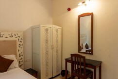 Pet Friendly Vacation Rental Pool WiFi Kitchen