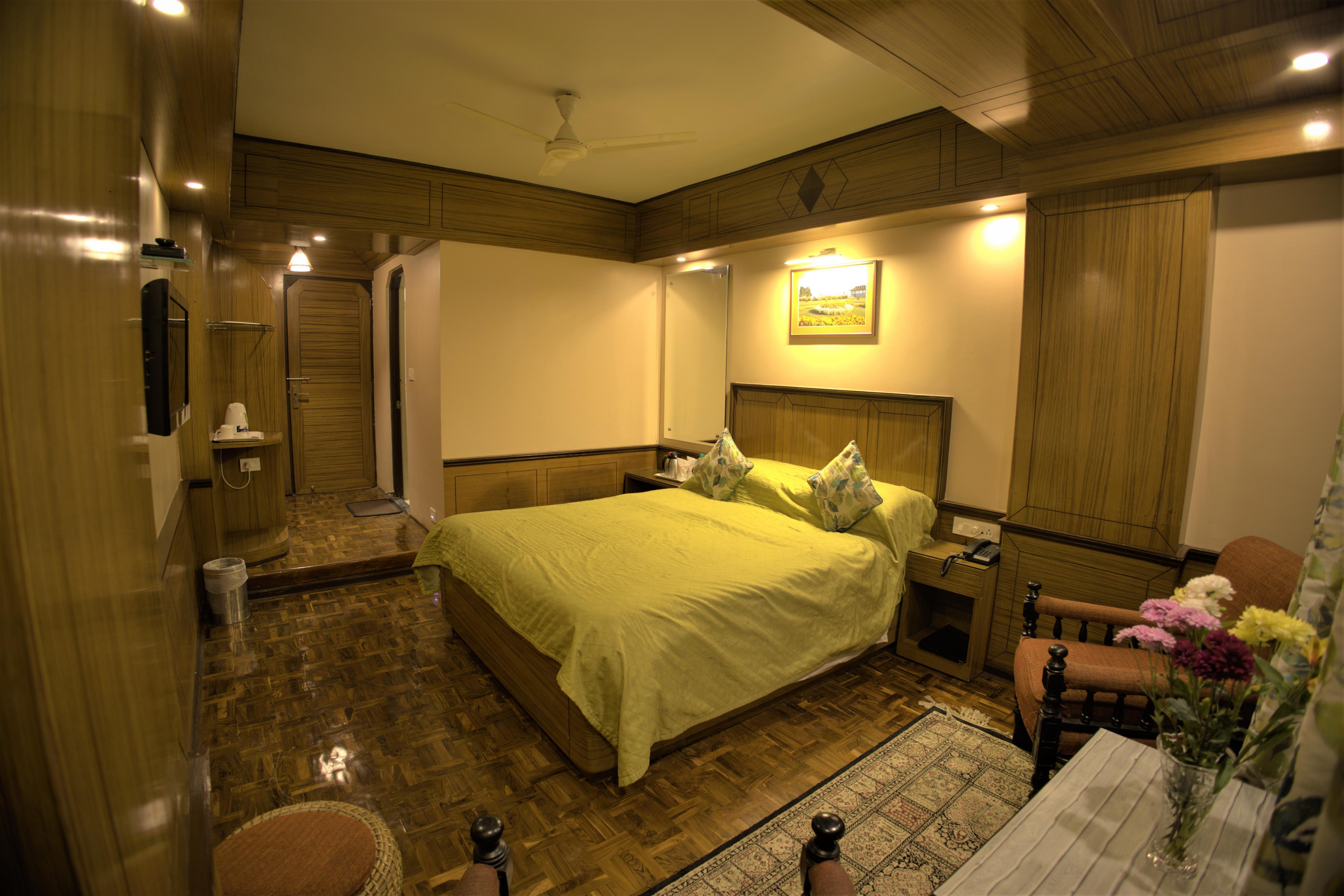 Hotel Lunnar (Pure Veg) - Tap to explore photos