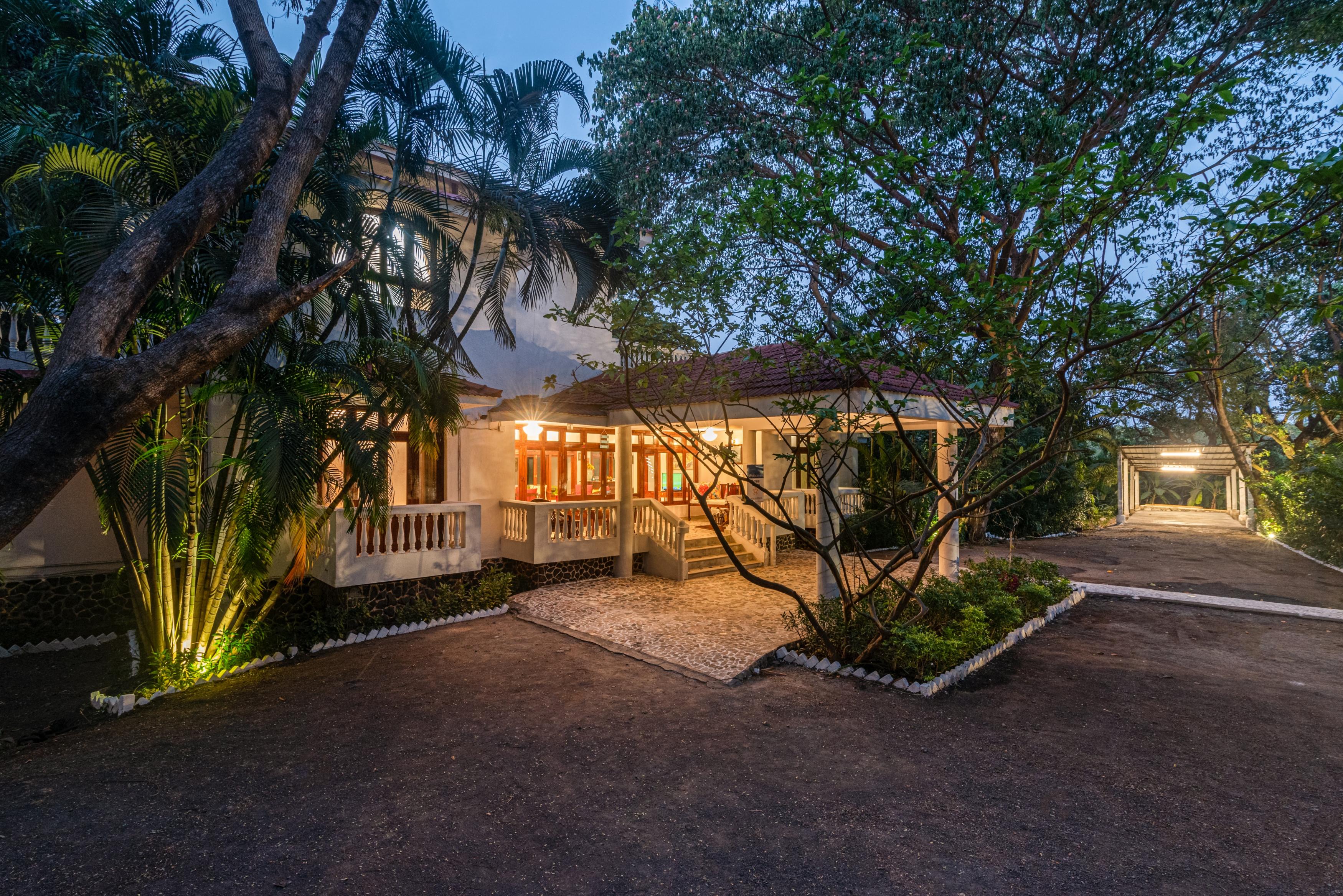 SaffronStays Chikoo Wadi