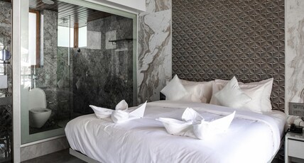 Casa Mae Luxury Resorts and SPA Room Type - Garden View Luxury Room With Balcony (2 Person) Casa Mae Luxury Resorts and SPA Room Type - Garden View Luxury Room With Balcony (2 Person)