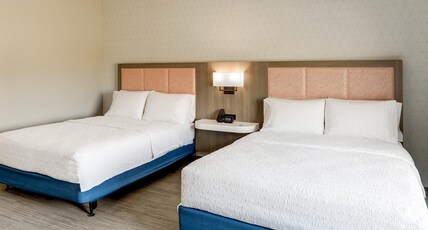 Hampton Inn & Suites by Hilton Weatherford Room Type - 2 QNS MICROWV FRIDGE
