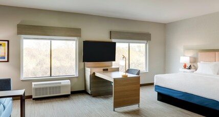 Hampton Inn & Suites by Hilton Weatherford Room Type - 1KN HEARING ACC STUDIO
