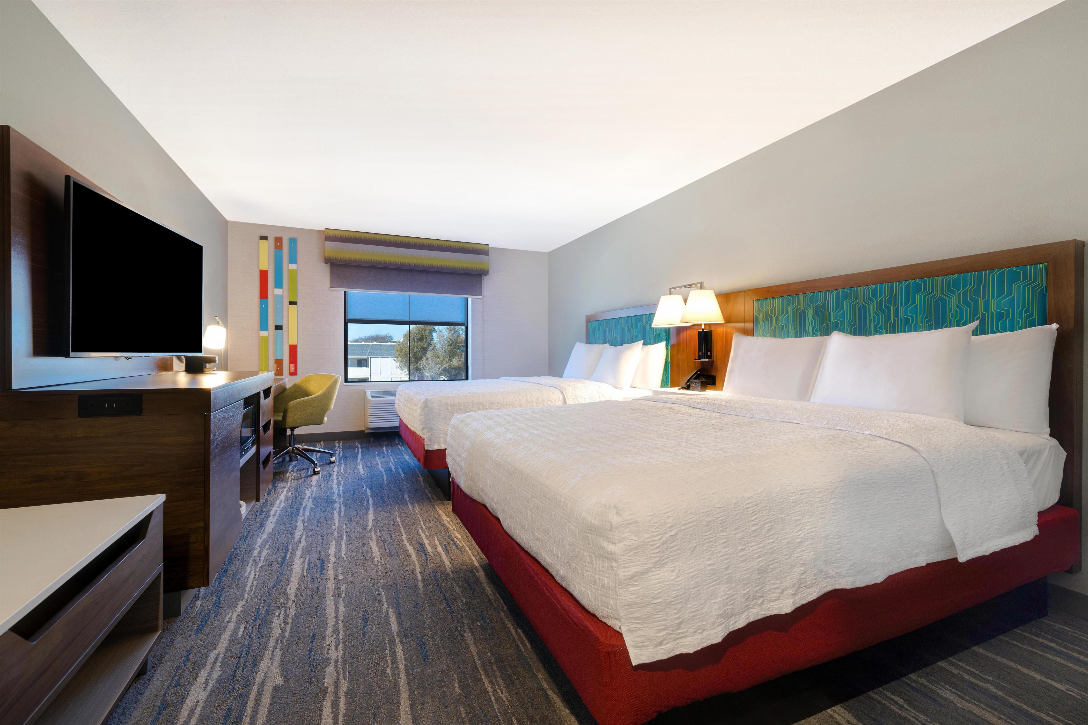 Hampton Inn & Suites by Hilton Marina - Tap to explore photos