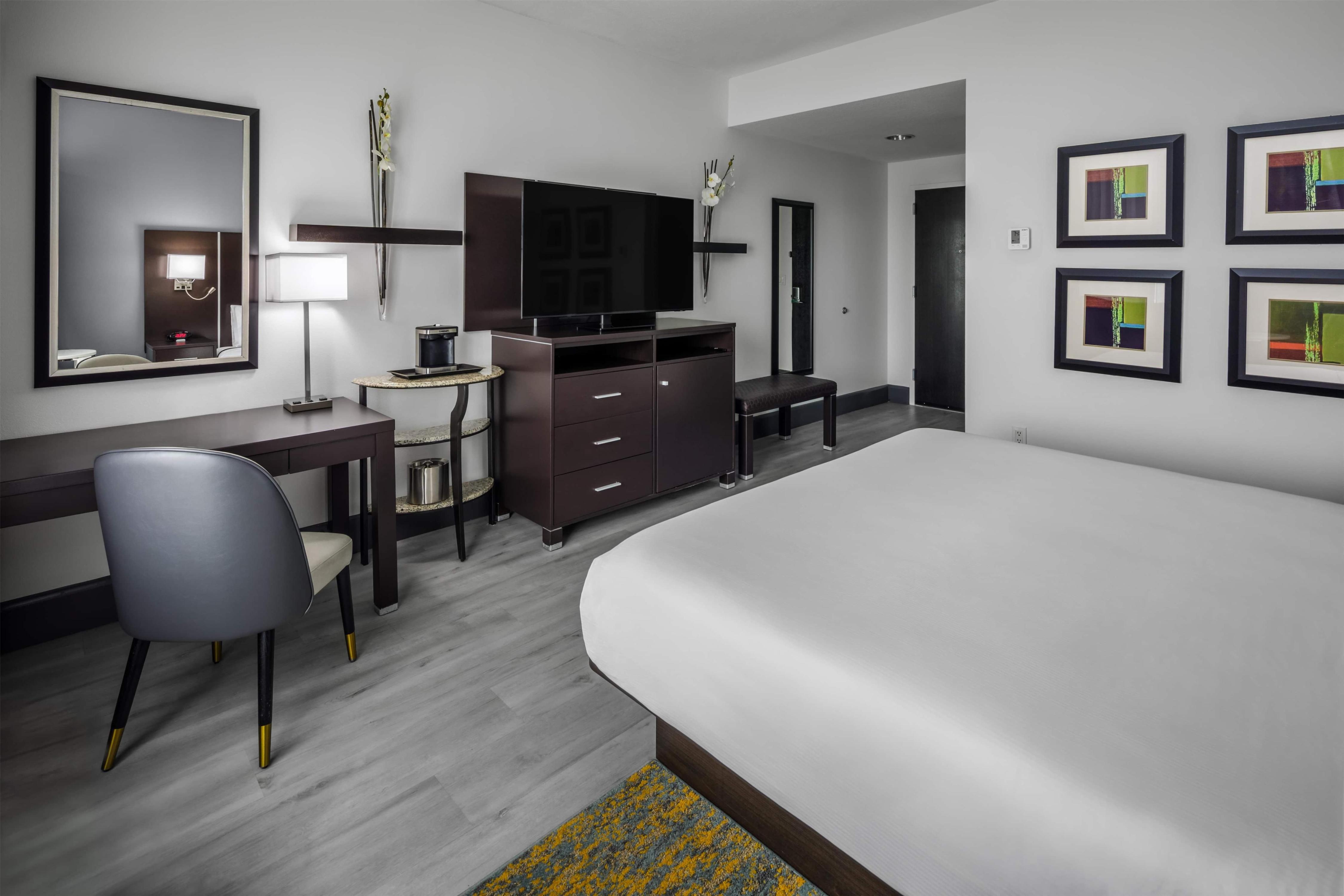 DoubleTree by Hilton Sarasota Bradenton Airport - Tap to explore photos