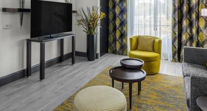 DoubleTree by Hilton Sarasota Bradenton Airport Room Type - 1 KING BED SUITE