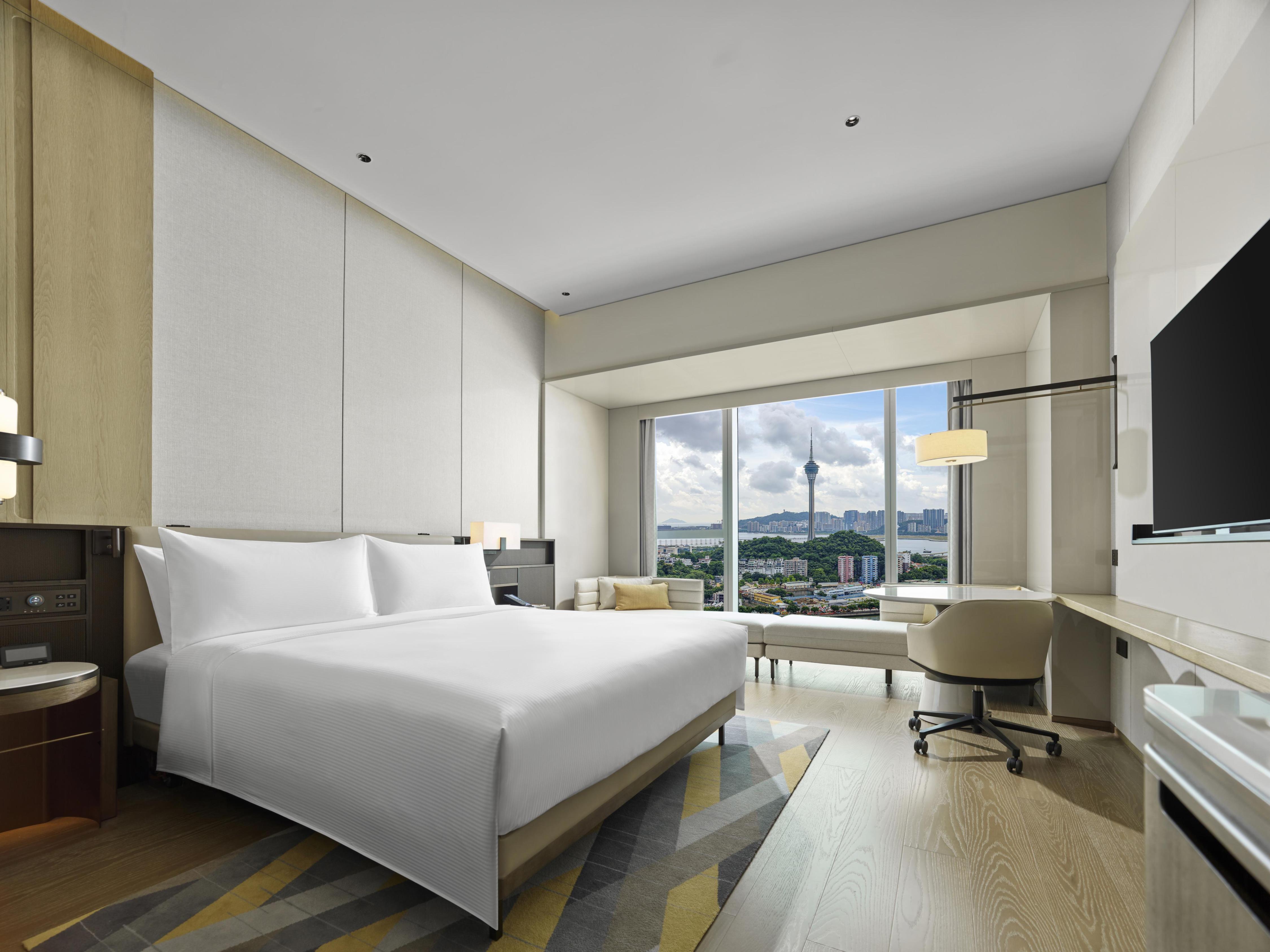 Hilton Zhuhai Room Type - KING DELUXE ROOM SEA VIEW