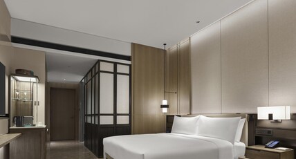 Hilton Zhuhai Room Type - KING EXE ROOM SEA VIEW