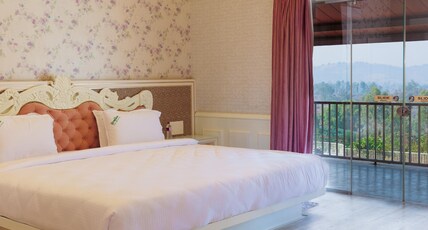 Urmilaa Green County Resort Room Type - Royal Suite Room with Mountain View