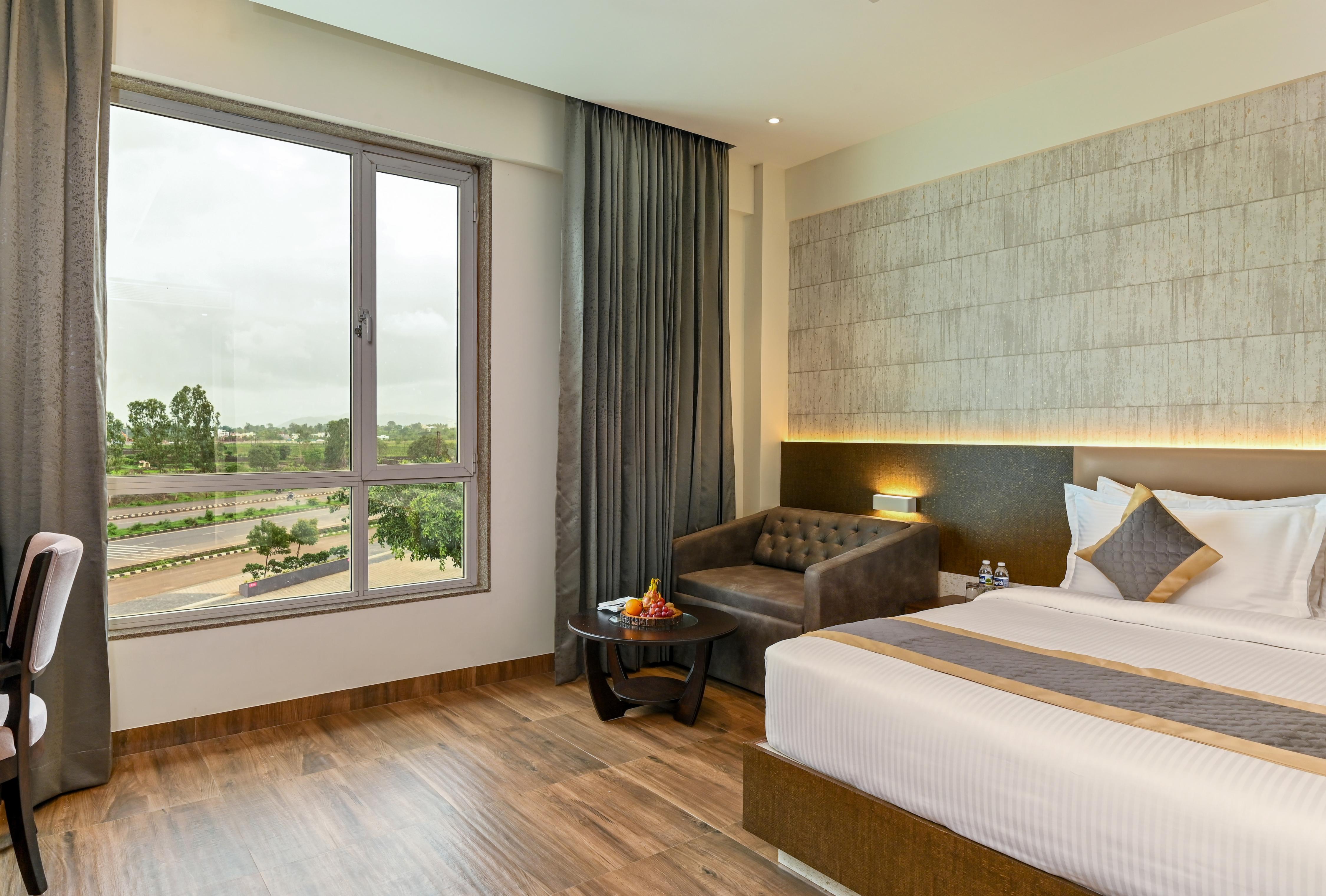 Effotel by Sayaji Sarola Room Type - Executive Room