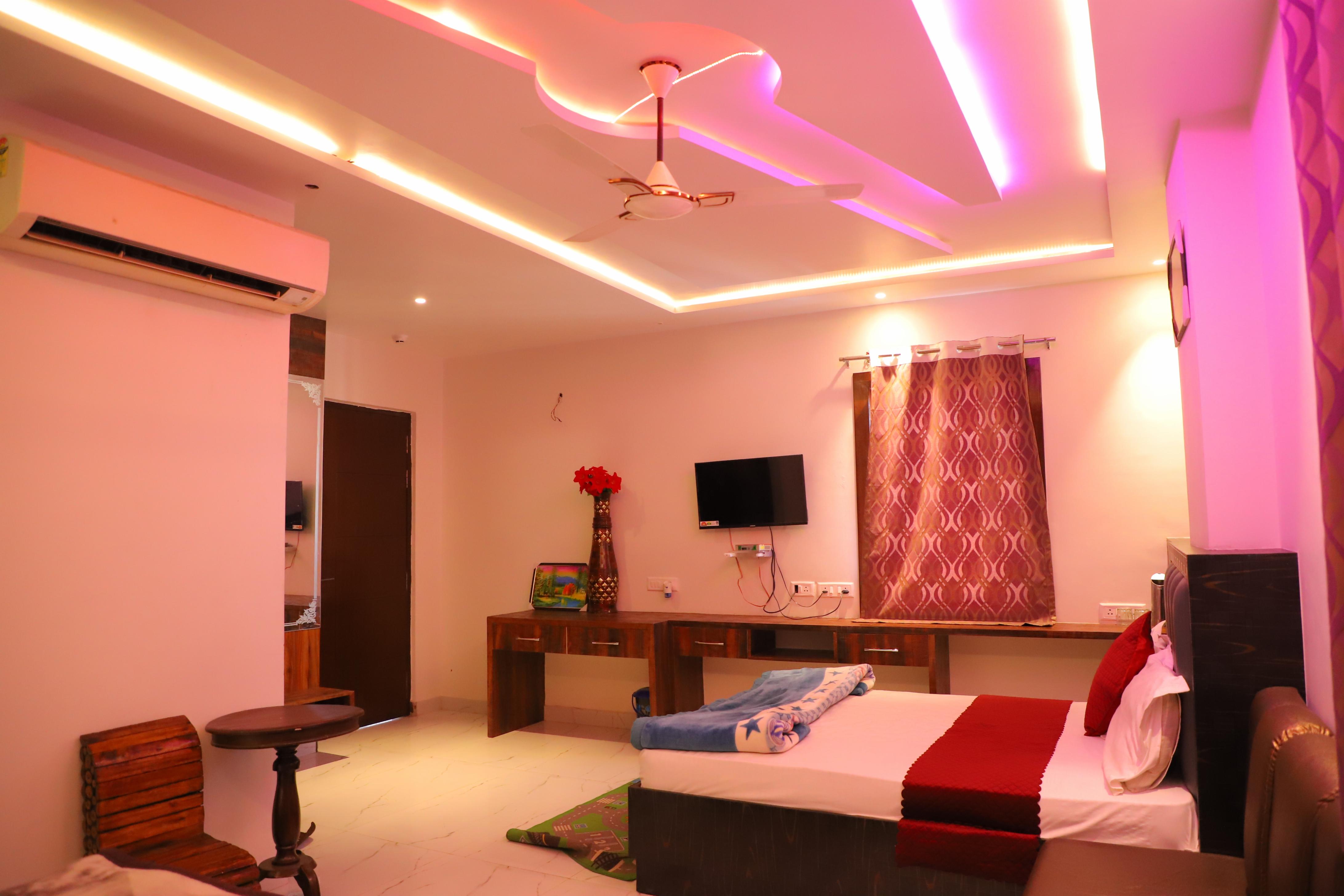 Hotel Midway Taj Agra - Tap to explore photos