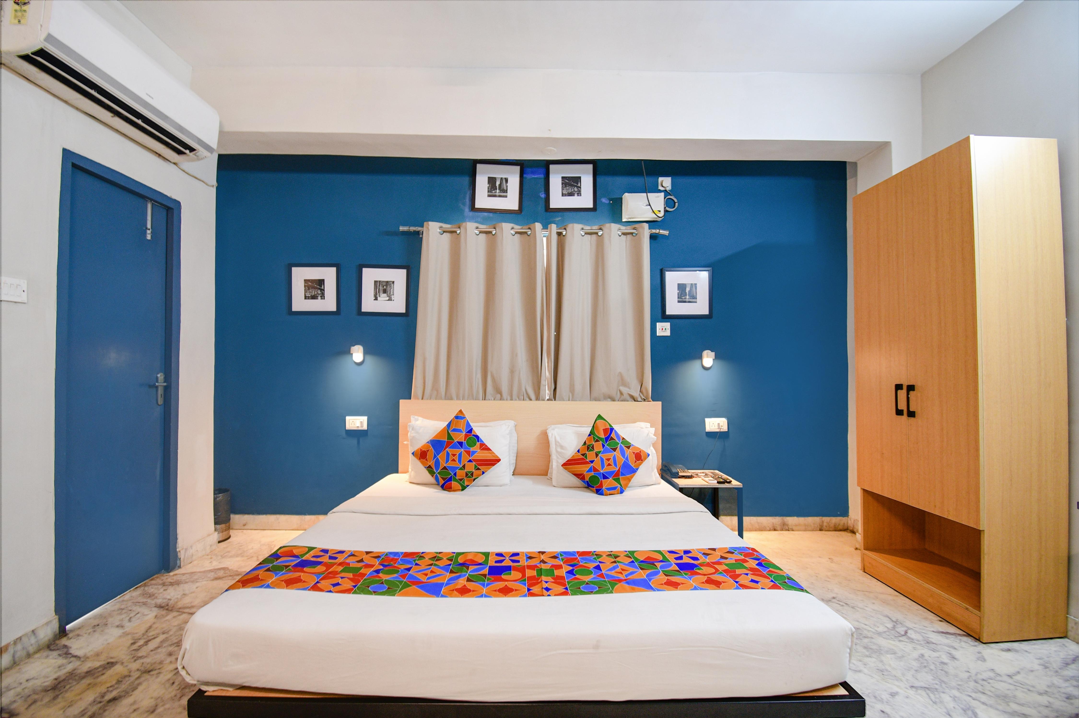 FabHotel Silver Key Kalighat - Tap to explore photos