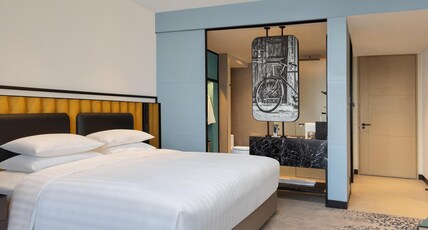 Courtyard by Marriott Colombo Room Type - Superior Room, 1 King Bed, Non Smoking, City View Courtyard by Marriott Colombo Room Type - Superior Room, 1 King Bed, Non Smoking, City View